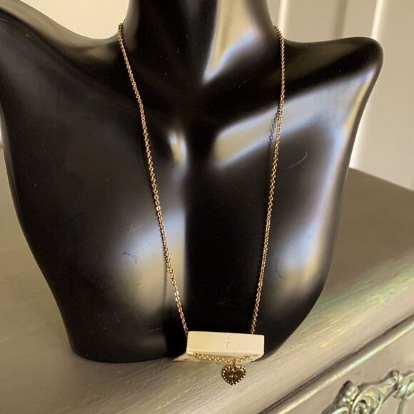 Vintage First Holy Communion Cross Necklace, in Gold tone, Unmarked, in BOX - Picture 3 of 3